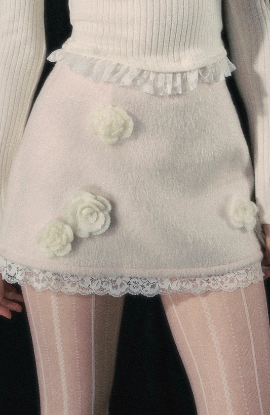 Mini skirt with flower details