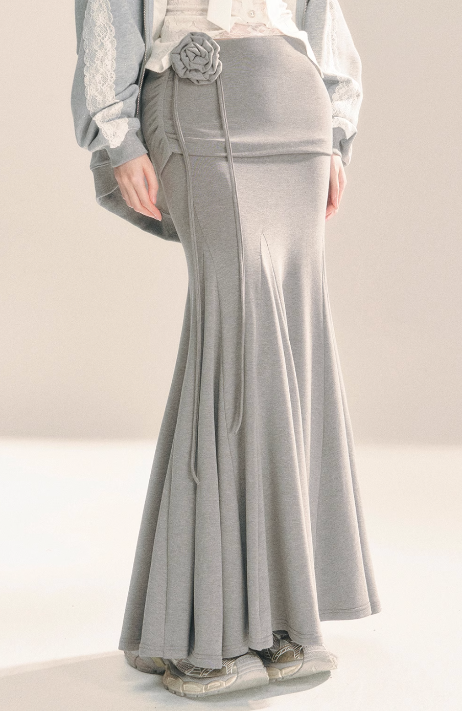 Gray maxi skirt with flower detail