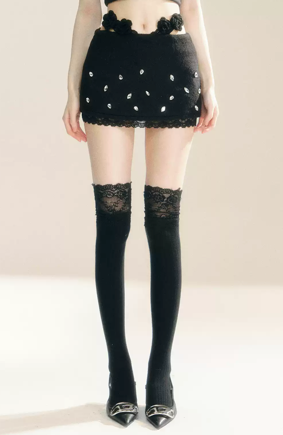 Lace mini skirt with flower and stone details